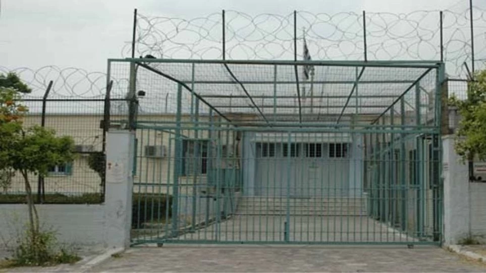 Κρατούμενος έβαλε φωτιά στο κελί του στις φυλακές του Βόλου